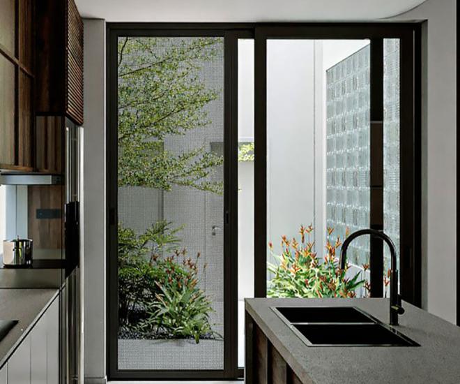 Flyscreen270426 02